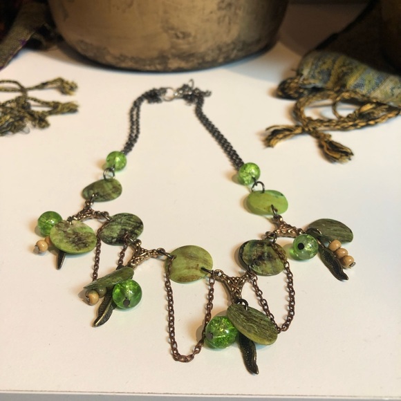 Green Shell Necklace - Picture 3 of 12